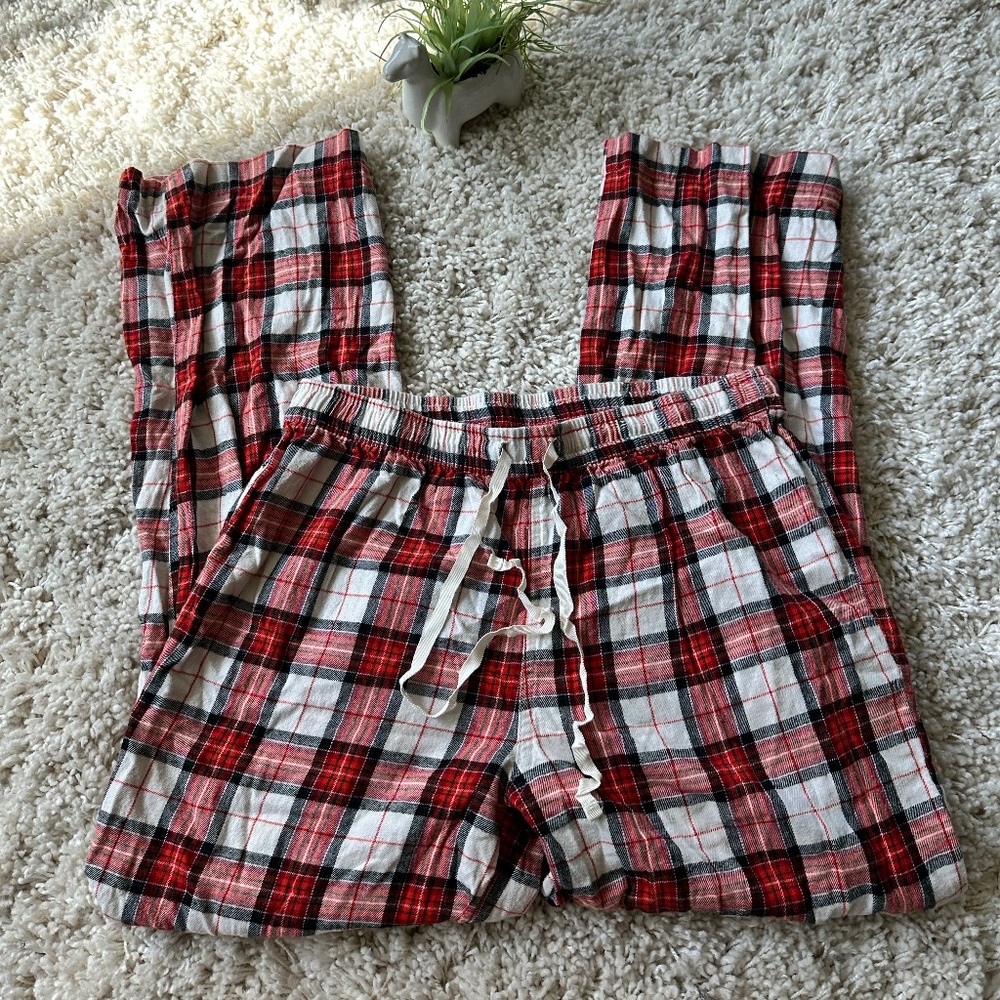 Banana Republic flannel like checkered red and white comfy cozy flowy pj…